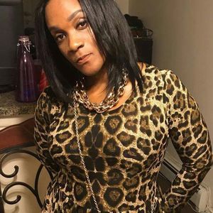 Meet your Posher, Dee